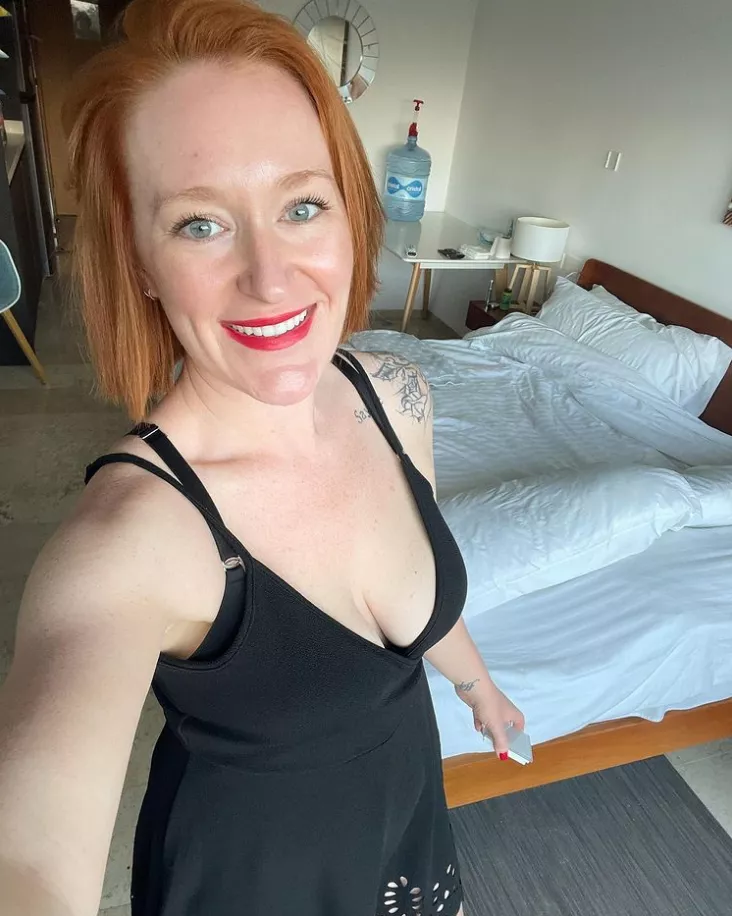 (F32) Not nude but I hope you guys can appreciate anyway. (F32) Not nude but I hope you guys can appreciate anyway.