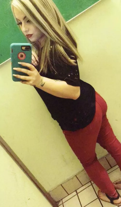 (F34) would you smash? (F34) would you smash?