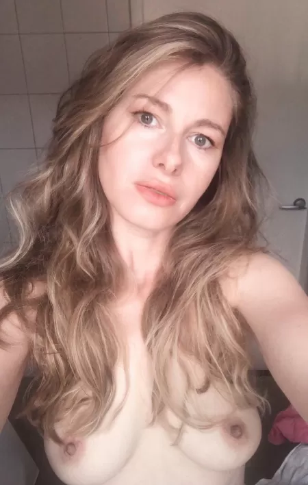 (F37)Mommy is going to bed nude😘