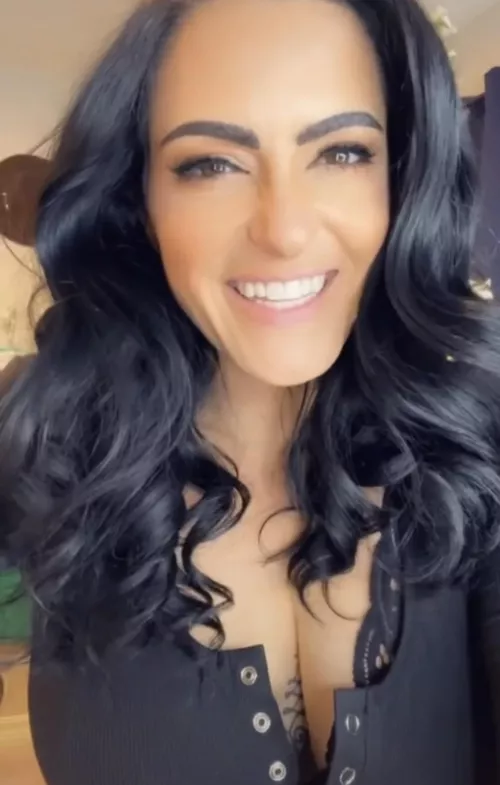 (f40) who wants to mess up my make-up