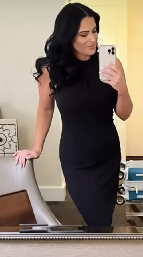(F41) if it's not sexual I won't respond 😂 (F41) if it's not sexual I won't respond 😂