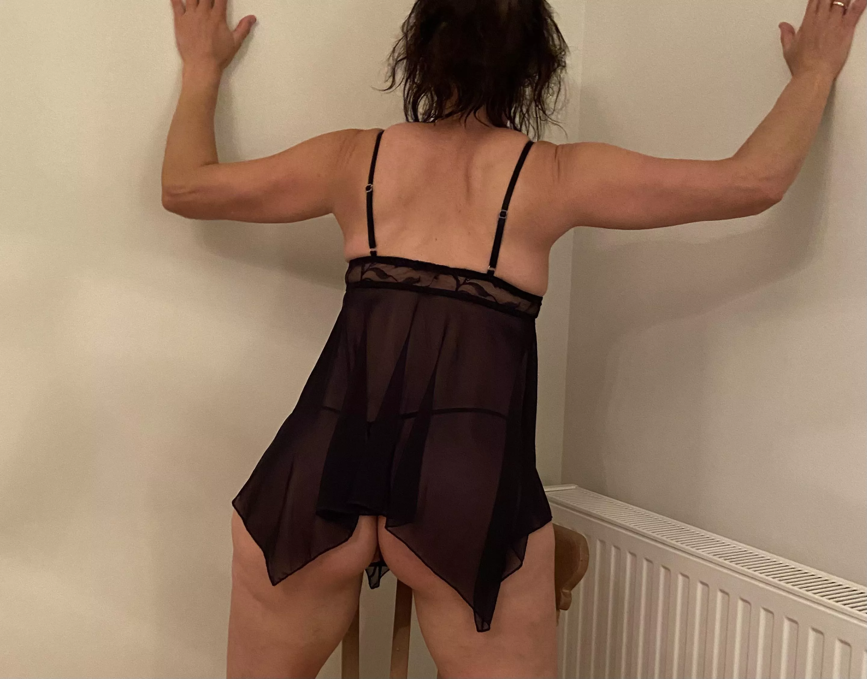F47 MILF doing as she’s told