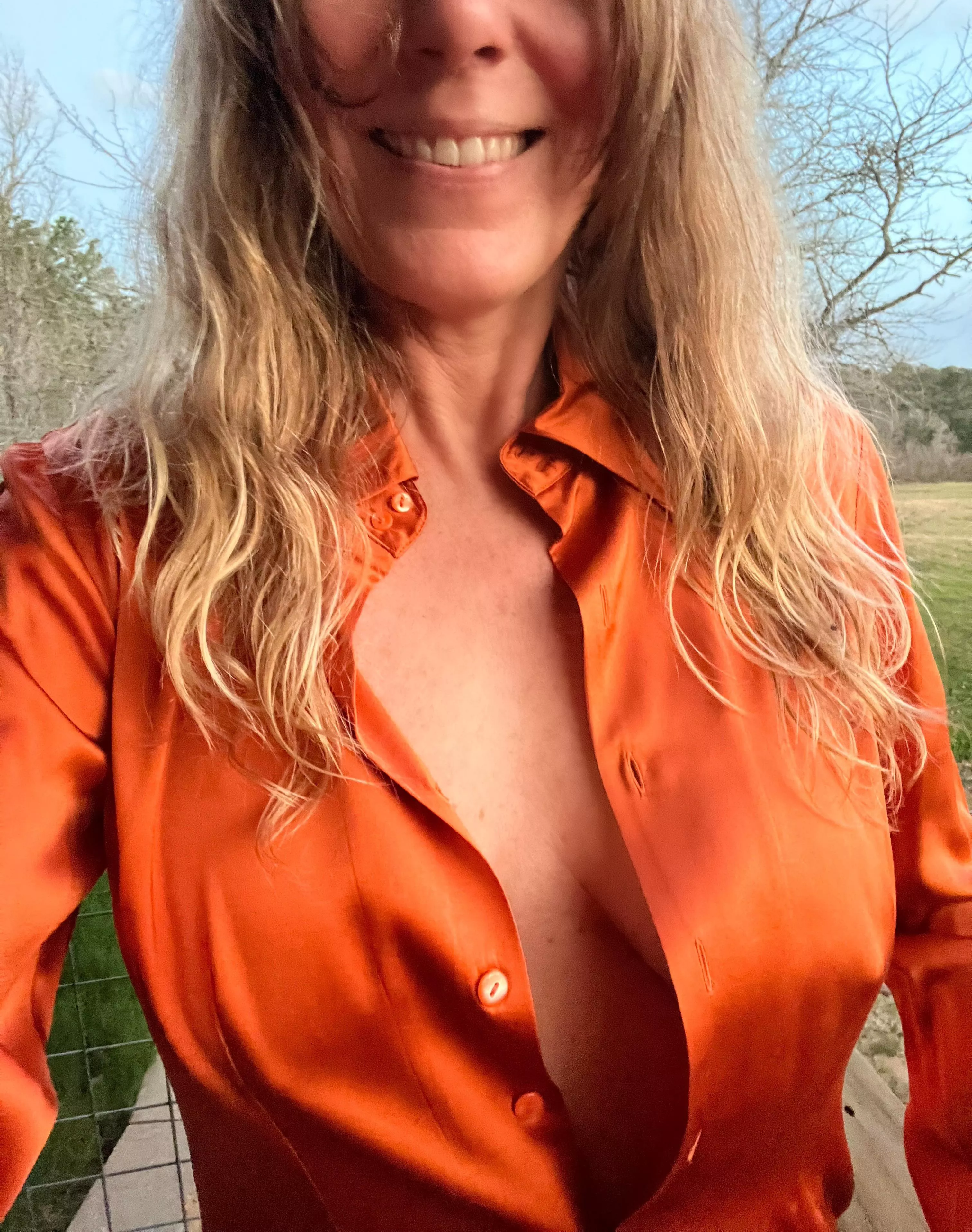 [f]55 A Milfie a day to keep the blues away. Hope your day was stunning!🧡🔥🧡