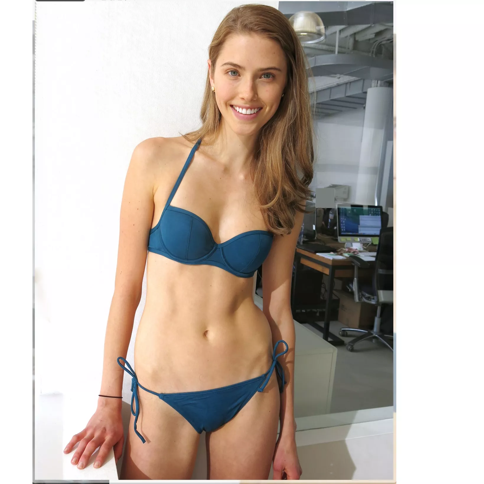 Facialize Alexandra, 22 y.o. white blonde. Facialize Alexandra, 22 y.o. white blonde.