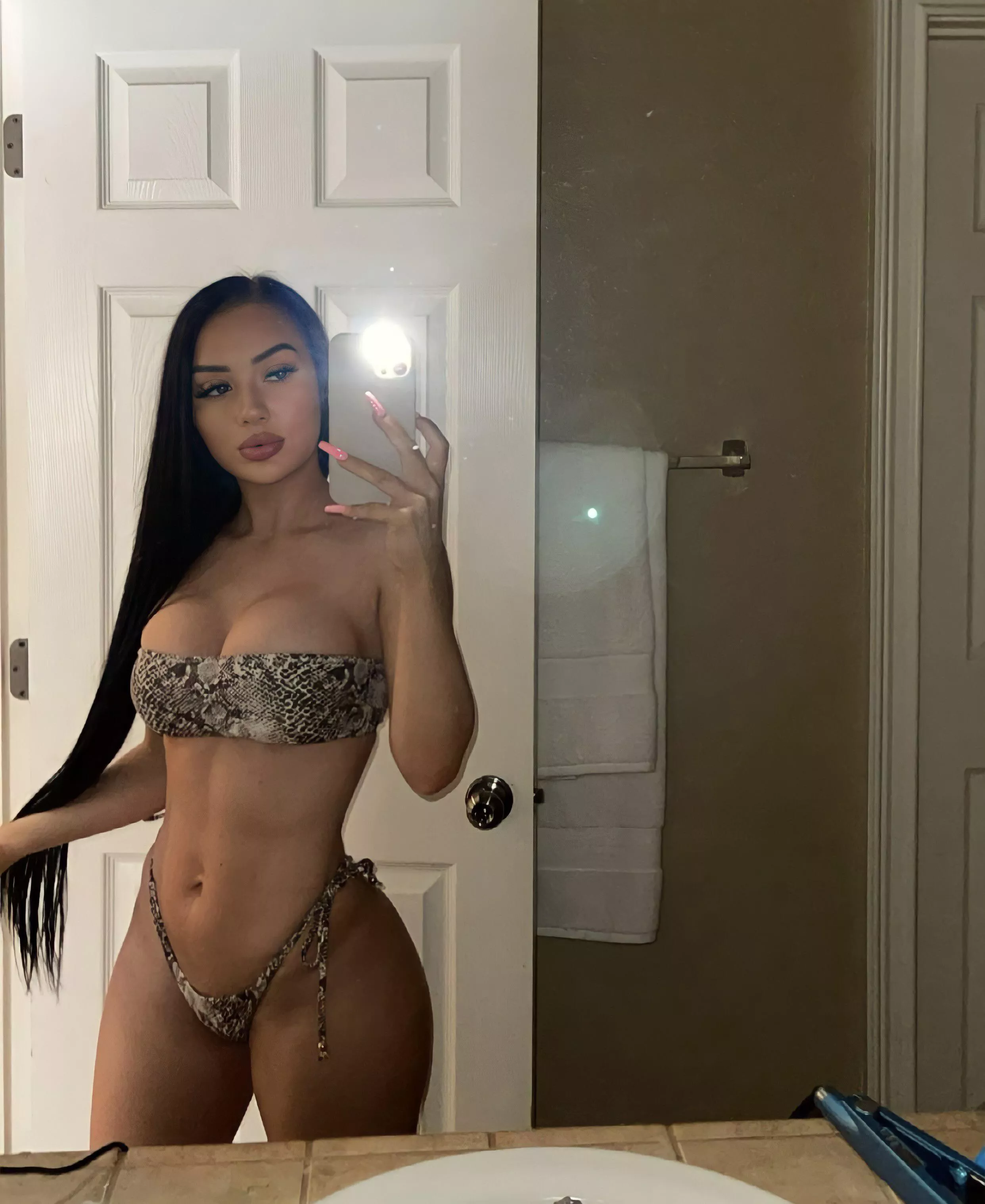 @fashionnova 👻S_kkurv @fashionnova 👻S_kkurv