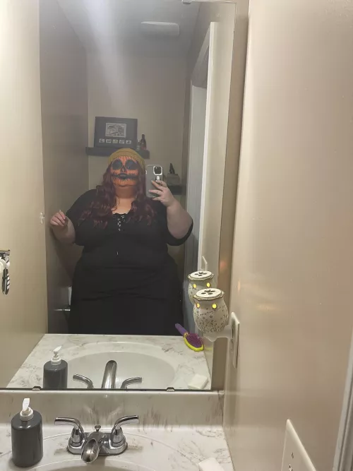 Fat pumpkin π ππ in a tiny bathroom even for normal people