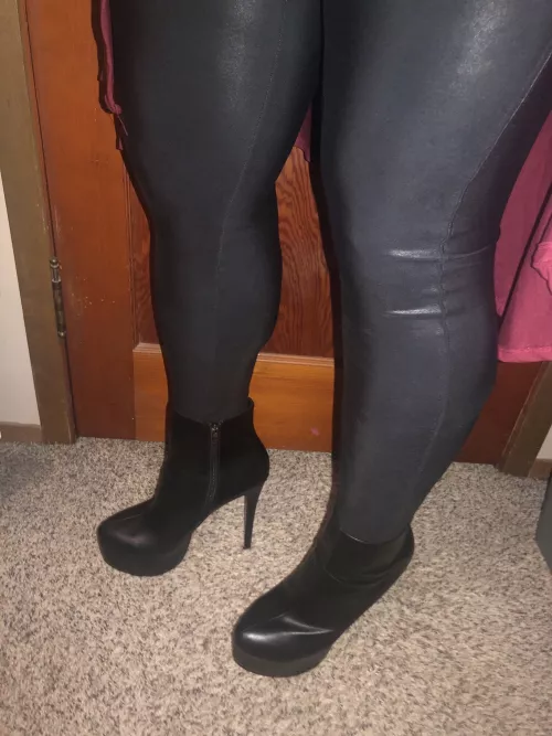 Favorite boots and leggings today.