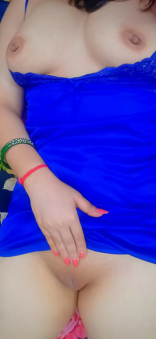 (F)Does the blue look good on me 💙 (F)Does the blue look good on me 💙