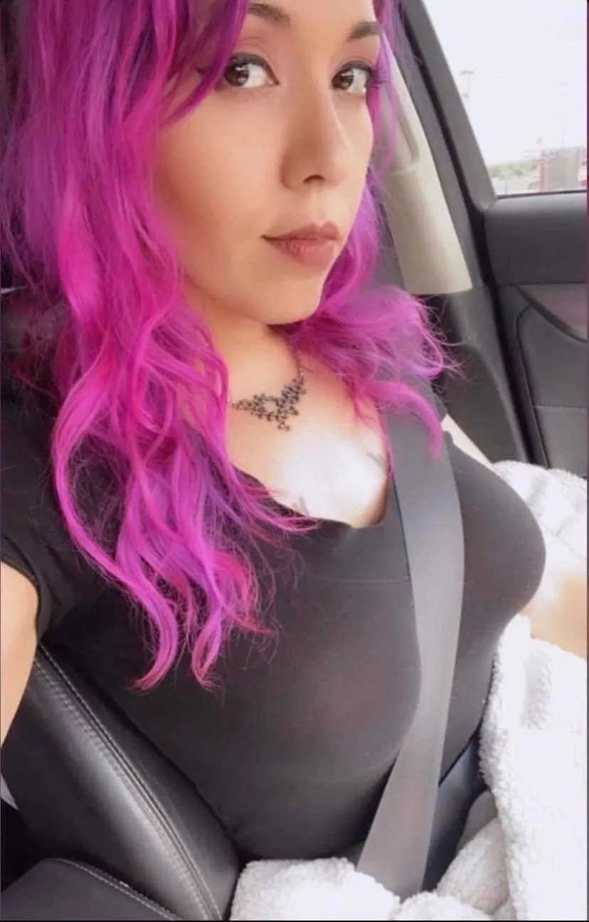 Feeding her pics for horny tit perverts. Kik ShowMeTheBody23 Feeding her pics for horny tit perverts. Kik ShowMeTheBody23