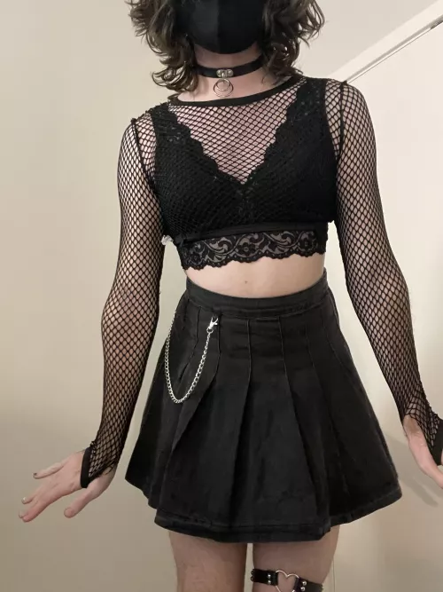 Feeing cute and spooky 👻