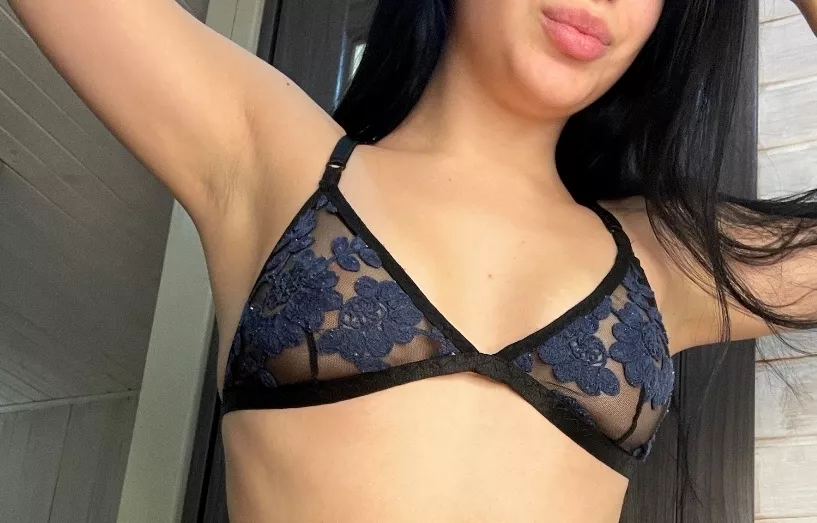 Feeling a bit insecure about showing my armpits but I hope you like it