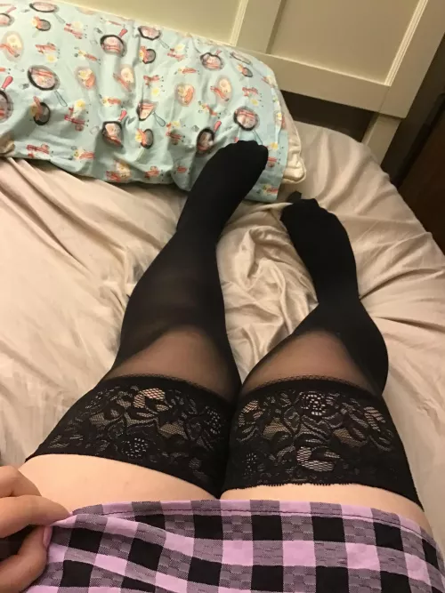 Feeling confident and sexy wearing my cute new thigh highs! (^ω^)22F