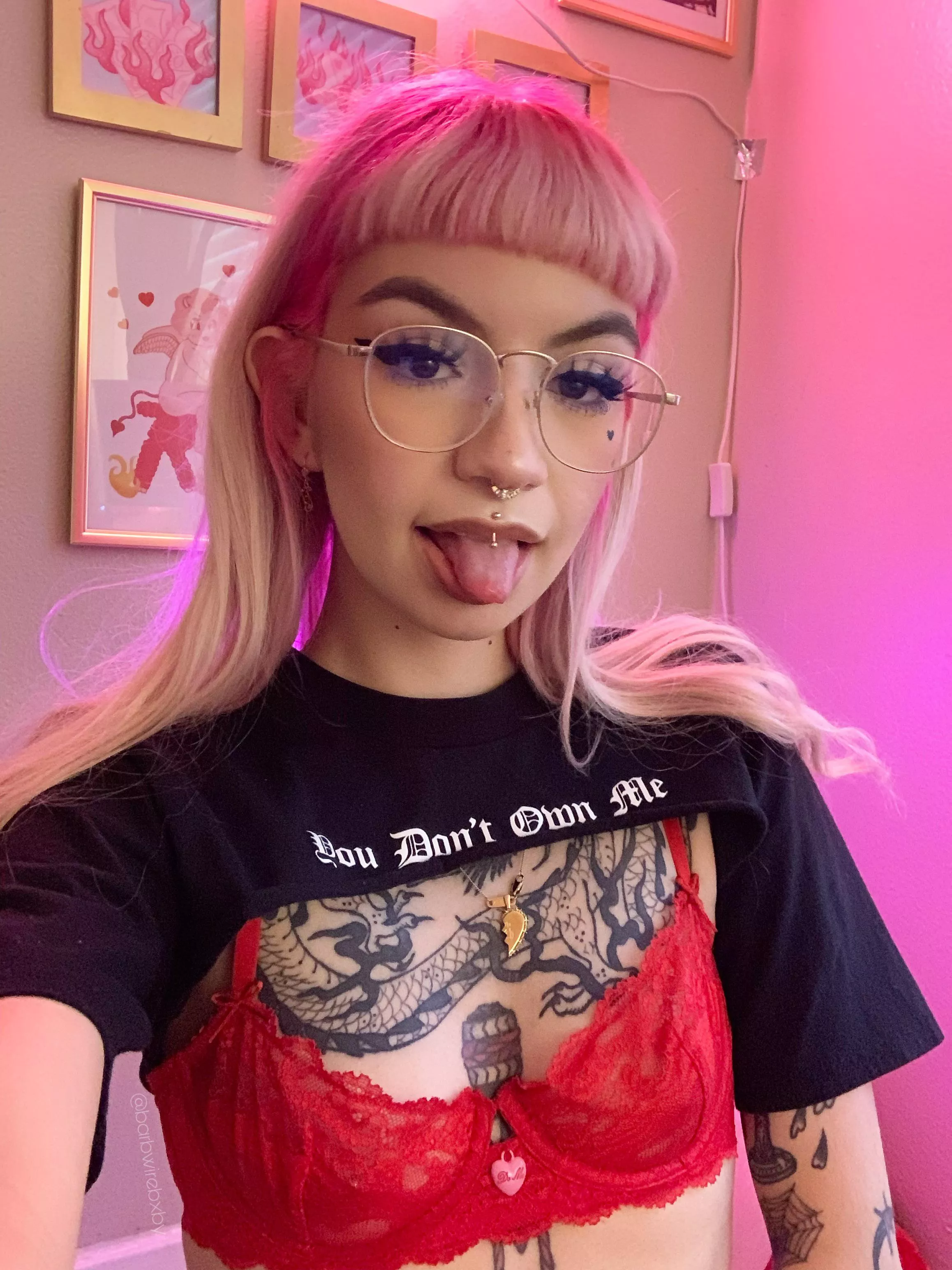 feeling cute and frisky this morning 🖤