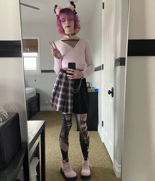 Feeling cute in my kitty ears! Nya :3 π Feeling cute in my kitty ears! Nya :3 π