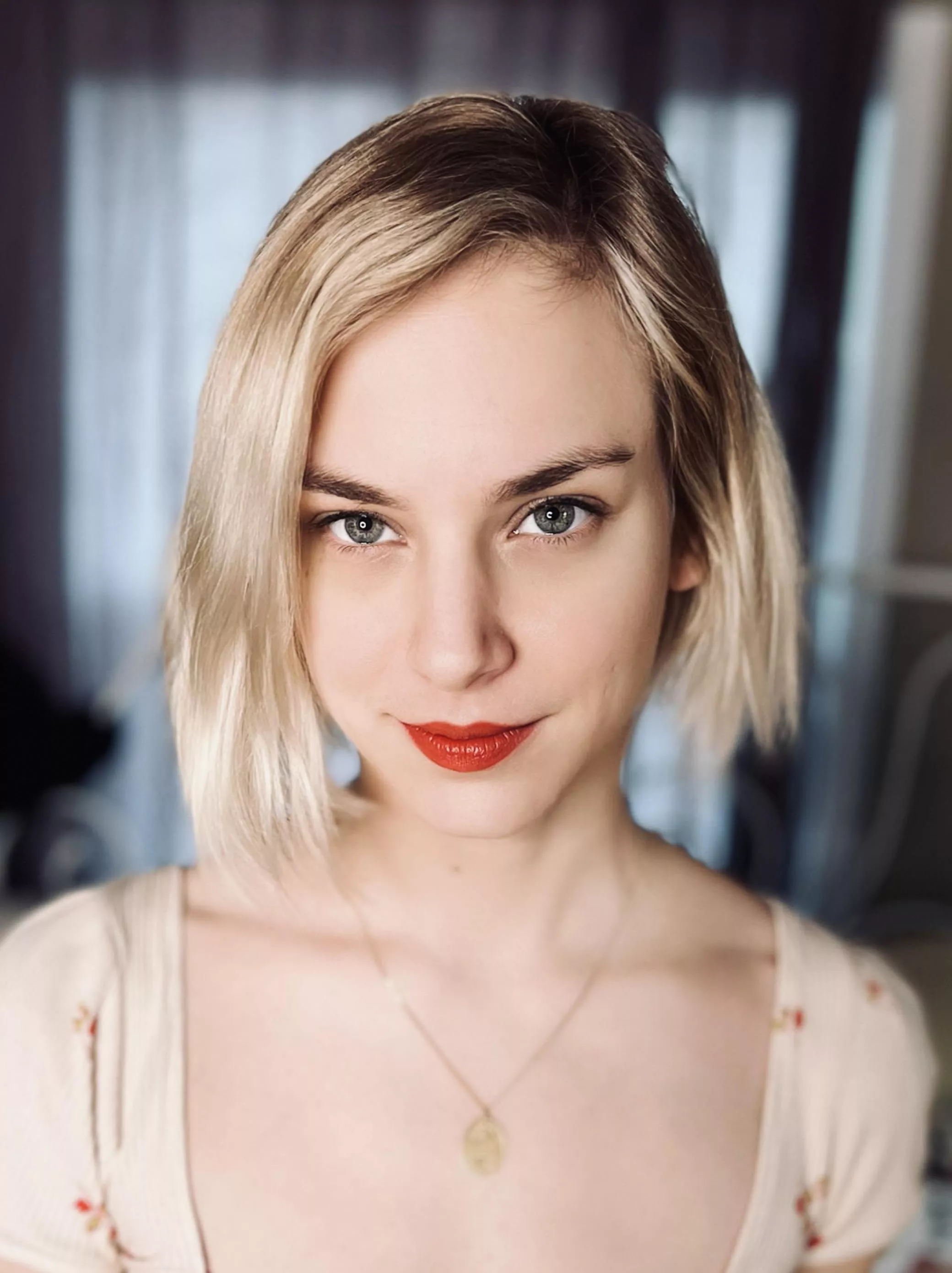 Feeling cute with my red lips & new hair do