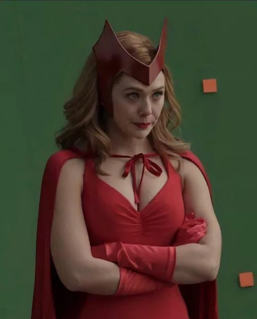 feeling extremely sub and horny for goddess Elizabeth Olsen