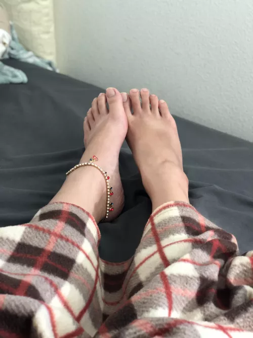 Feeling good after a nap βΊοΈ bare toes + cherries!
