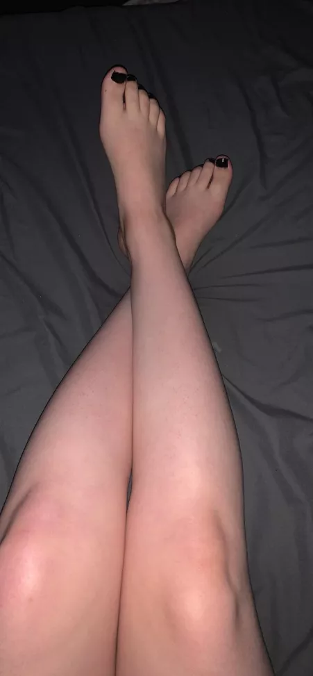 Feeling lonely, would love some attention right nowβ¦