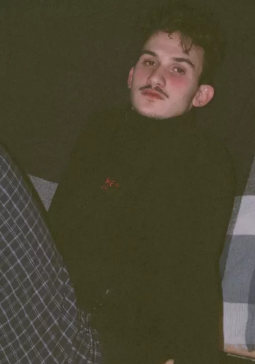 Feeling myself in my pajamas 😙 (Dms and Snapchat r open ;)