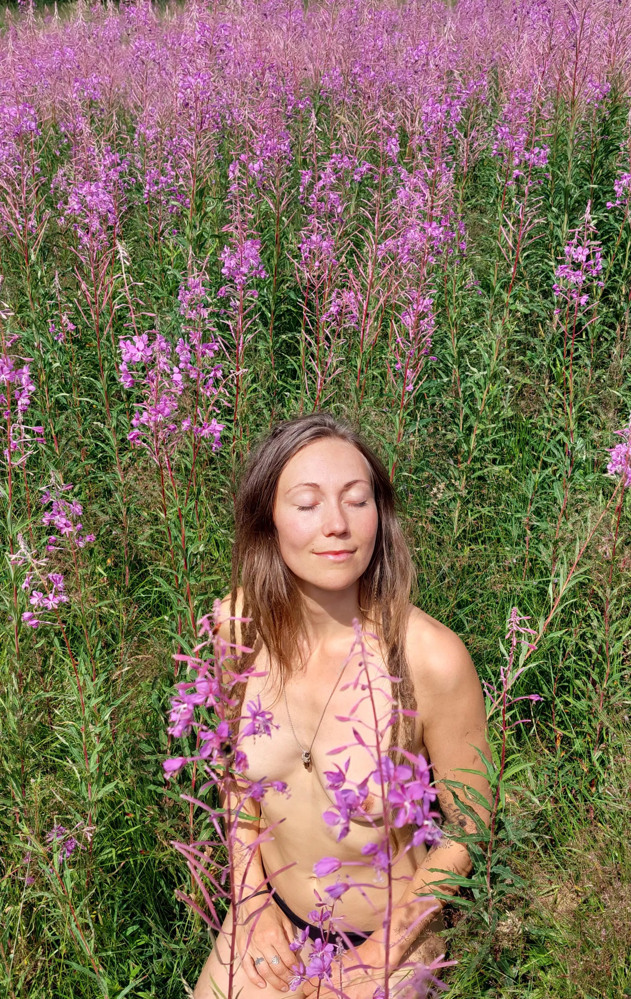 Feeling peaceful in flower fields πΊ Feeling peaceful in flower fields πΊ