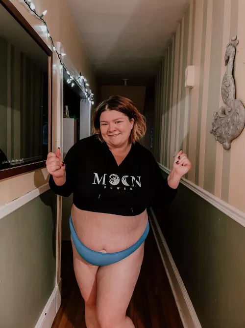 Feeling sexy dancing around my apartment in my pantiesβ¦ Feeling sexy dancing around my apartment in my pantiesβ¦