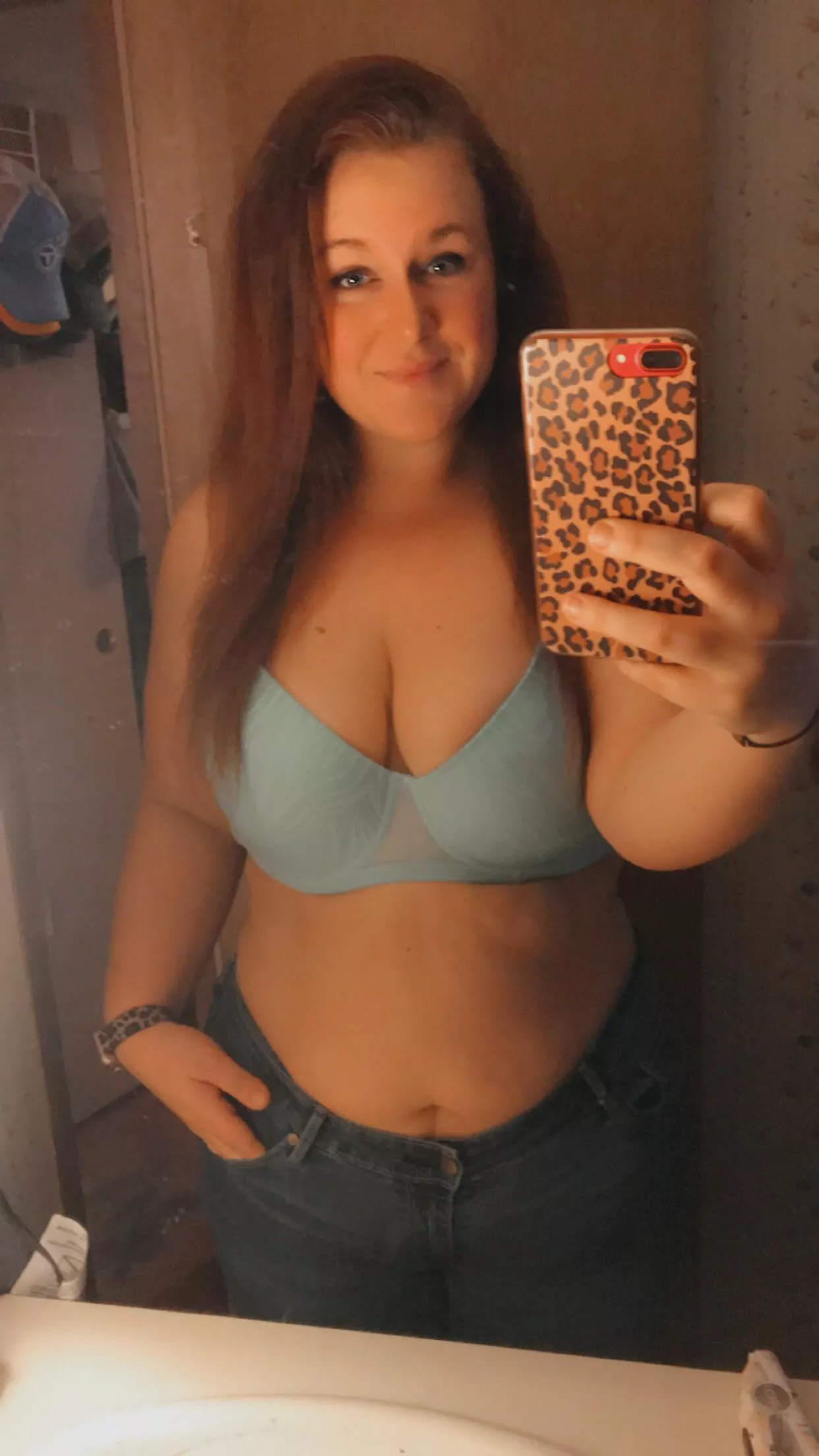 Feeling sexy in my bra and jeans. 🥰