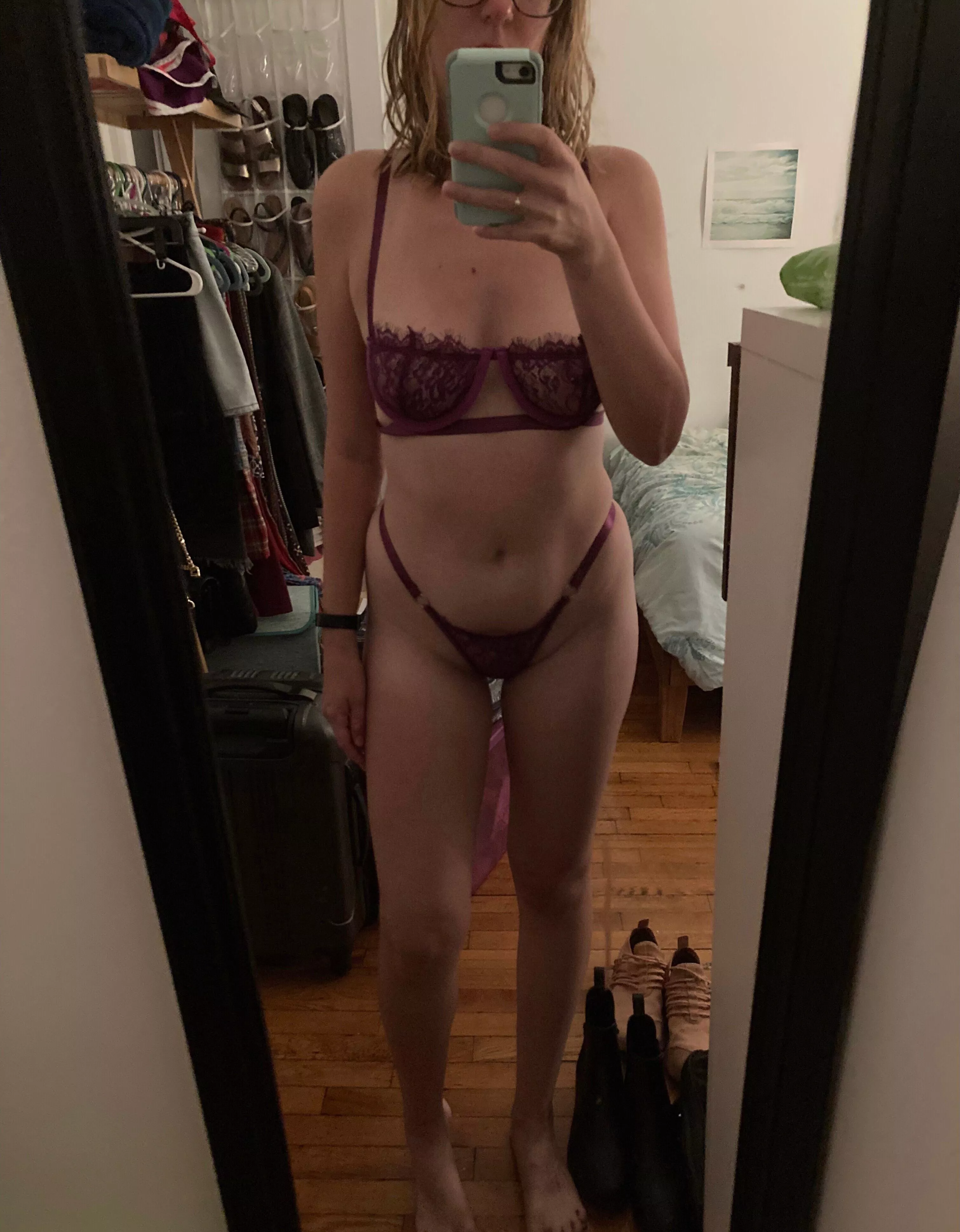 Feeling sexy in my lingerie 😍 (f)