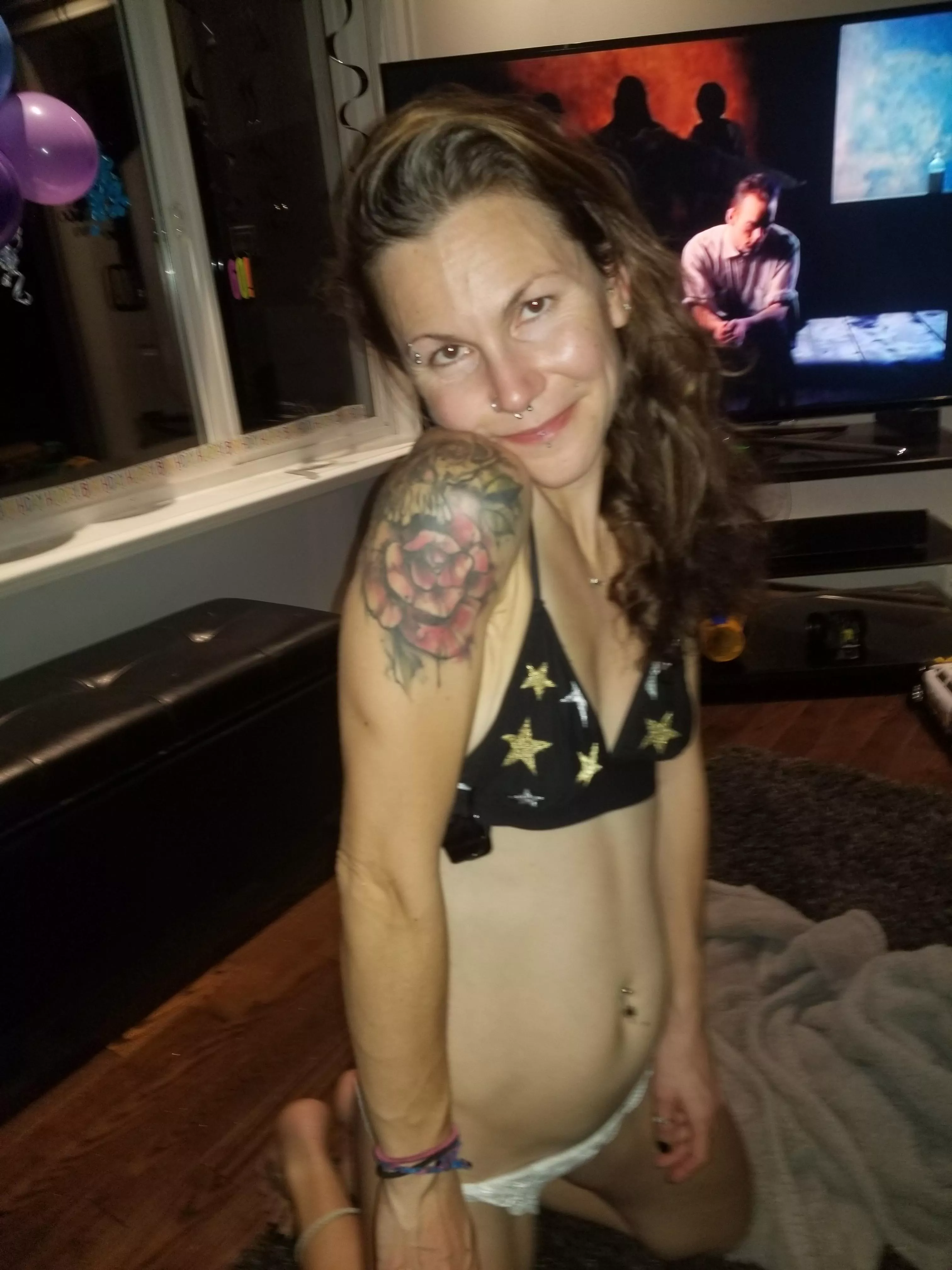 Feeling shy tonight (f) Feeling shy tonight (f)