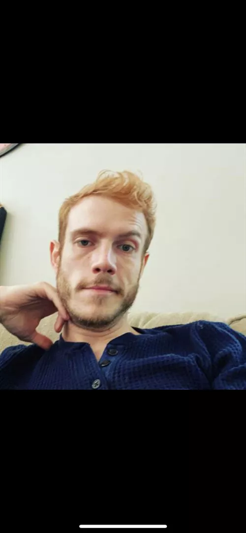 Feeling sick but still looking good, trying to meet a nice doctor 😂 (not pictured: pile of tissues, vix and a cup of tea)