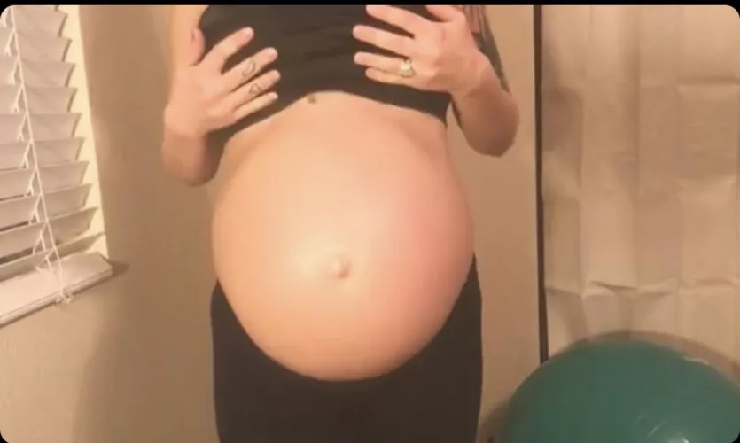 Feeling so big and round and huge! Anyone up for rubbing and worshiping this belly? π₯΅β€οΈβ€οΈπ₯°