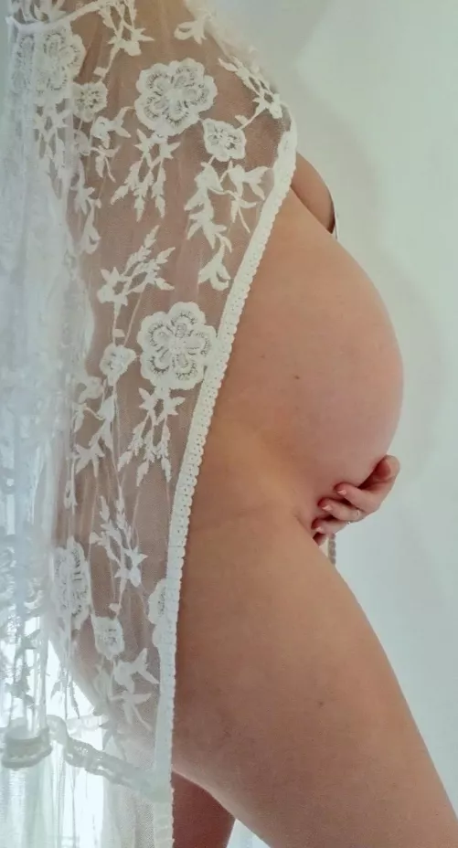 Feeling the glow in this one - 35 weeks