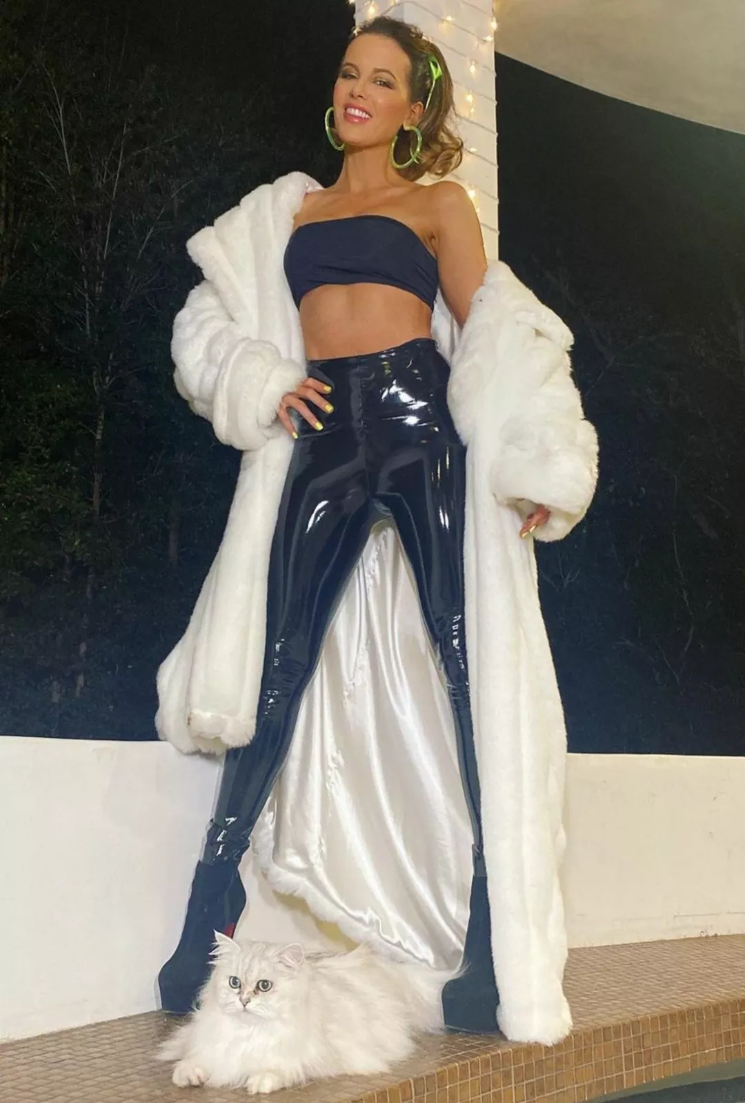 Feeling weak for Kate Beckinsale in sexy leather and heels, makes me wanna worship Feeling weak for Kate Beckinsale in sexy leather and heels, makes me wanna worship