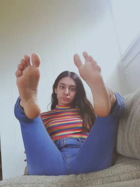 Feet all up in ya face π Feet all up in ya face π