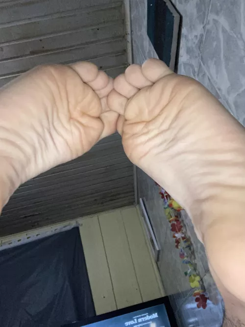 feet up, u like the view? π would be better in ur mouth, come play π dms/pms r welcome
