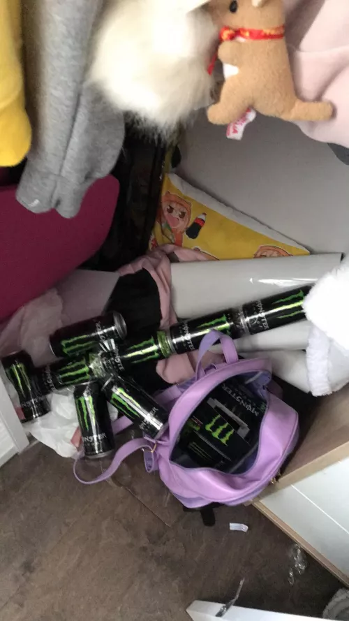 Fellow littles, it’s time we go to war with the fake Daddies! 😤 I’m ready, who’s with me?!