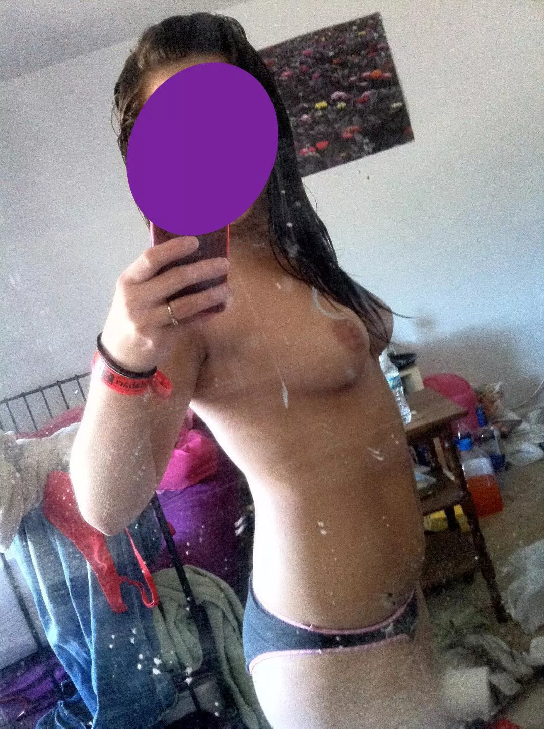 Felt a little perky after my shower, sorry for the messy bedroom 😅