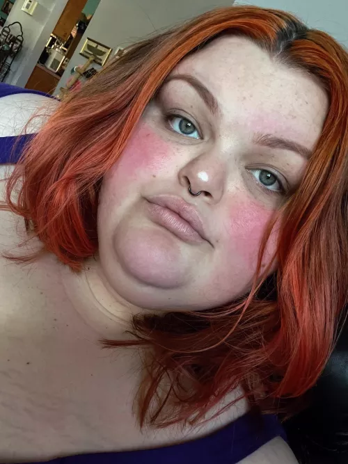 Felt decent yesterday, so I only put on some brows and a highlight but my cheeks said βsay less famβ π³ Felt decent yesterday, so I only put on some brows and a highlight but my cheeks said βsay less famβ π³