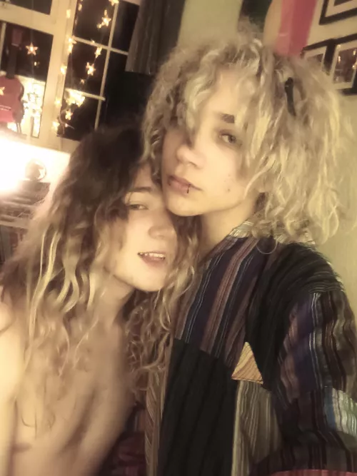 femboy cuddles ! femboy cuddles !