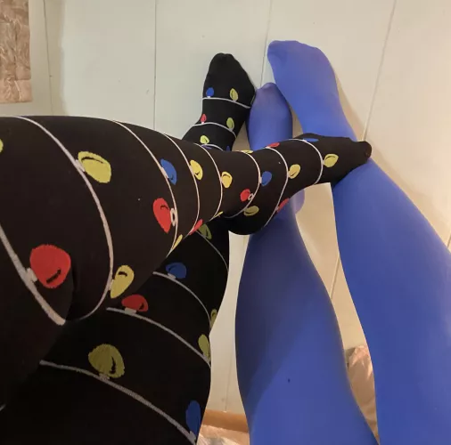 Festive Snag Tights fun! 💜❤️
