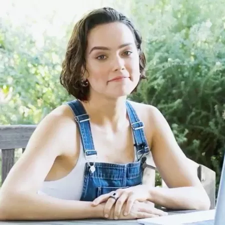 Few things would be better in this world than a Daisy Ridley blowjob Few things would be better in this world than a Daisy Ridley blowjob