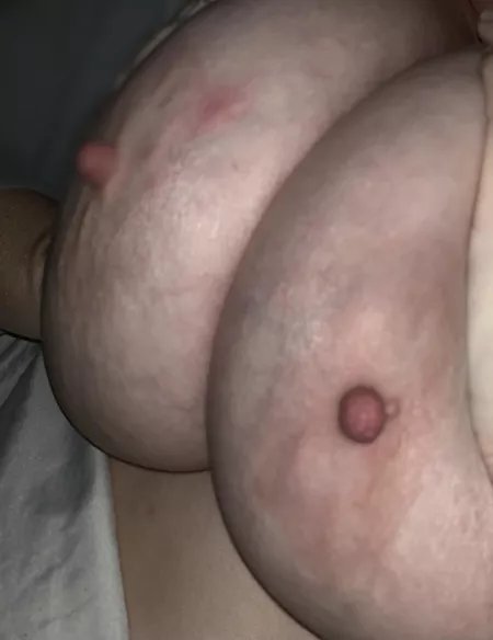 [f]Happy Friday y’all, sorry about bite mark!(OC)