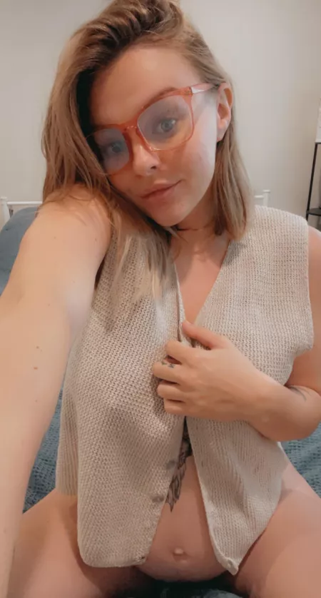 Filming mommy content today! Wanna see? Filming mommy content today! Wanna see?