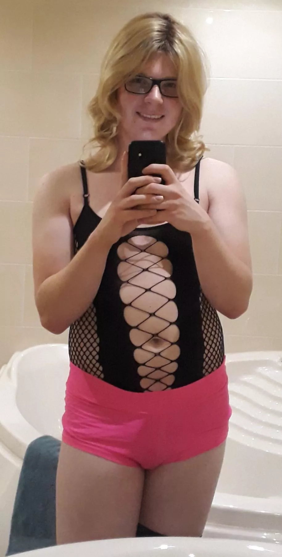 Finally got a wig again, how do you think it looks on me? Finally got a wig again, how do you think it looks on me?