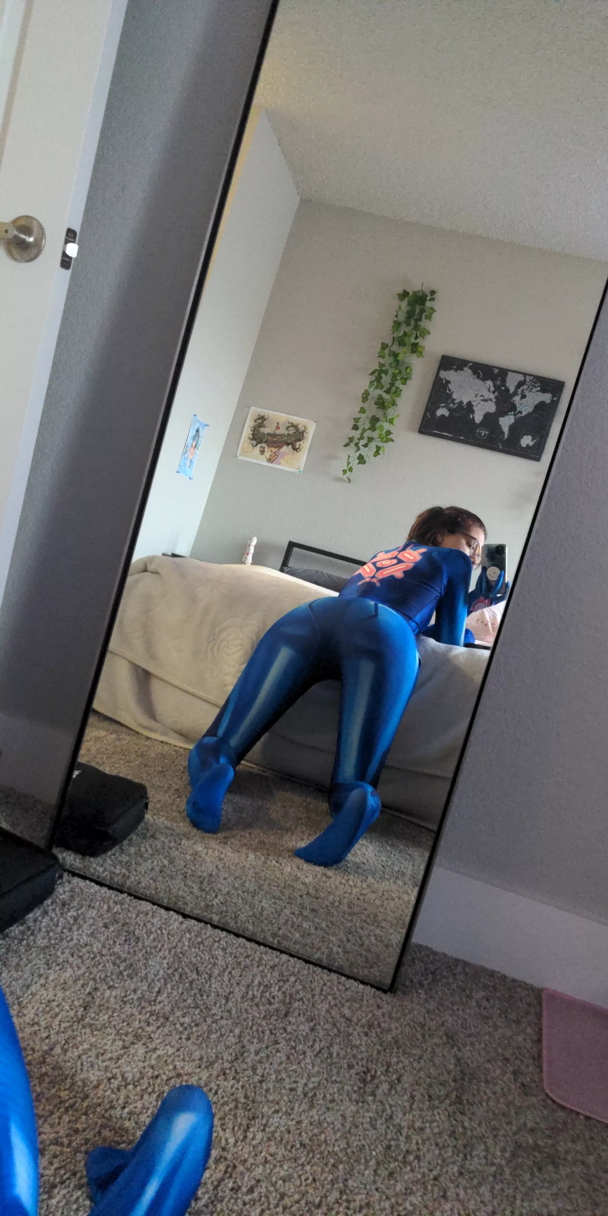 Finally got around to doing a Zero suit Samus cosplay!