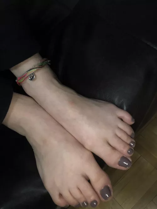 Finally got around to painting my toes π