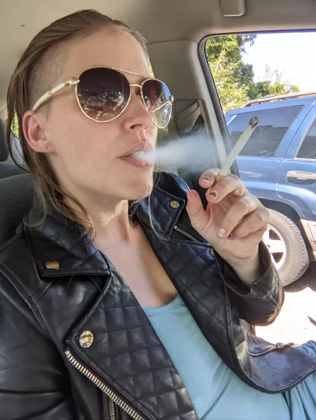 Finally got enough time between jobs to shower. Now a quick cigarette before I clock back in. Tip your delivery drivers, guys and gals β€οΈ (no not THAT kind of tip.....)