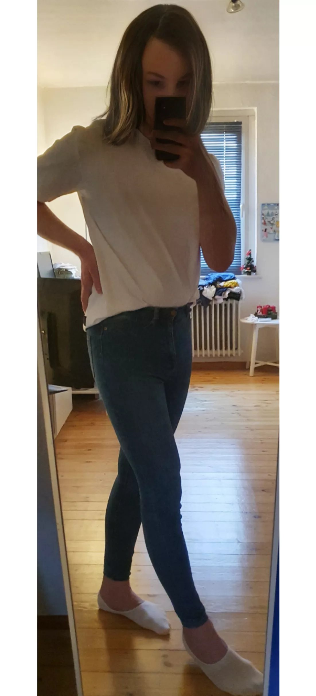 Finally got me a pair of high waist jeans ?? Does it look good on me?