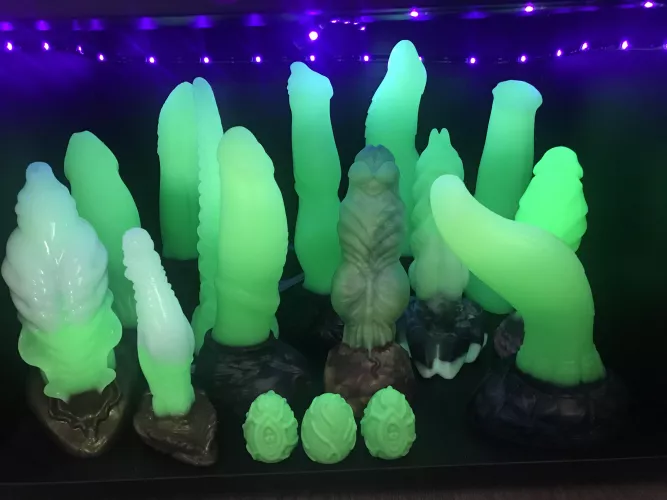 Finally got some black light strips for my Roland’s sig/ indie collection just in time for Flex Friday!