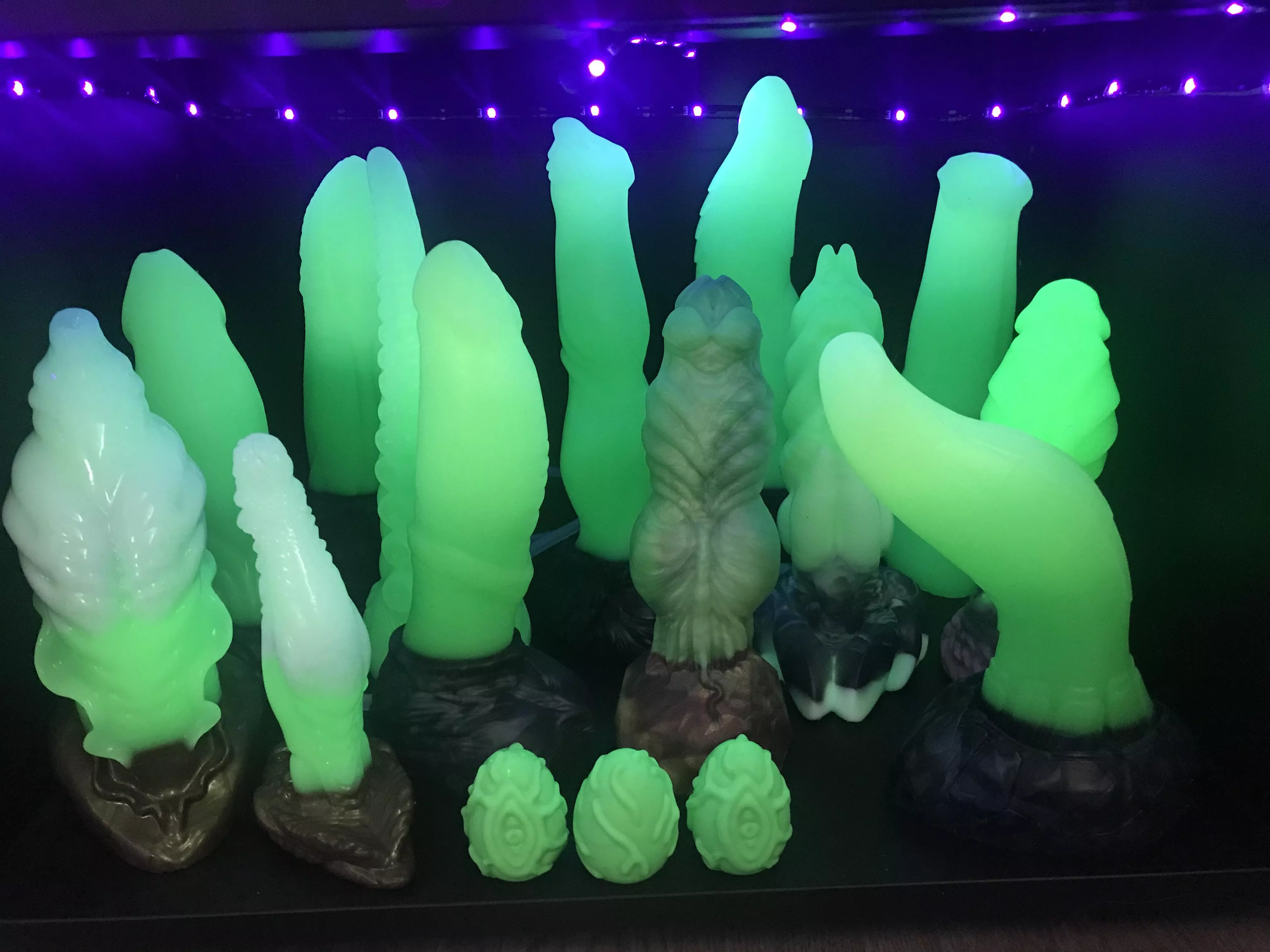 Finally got some black light strips for my Roland’s sig/ indie collection just in time for Flex Friday!