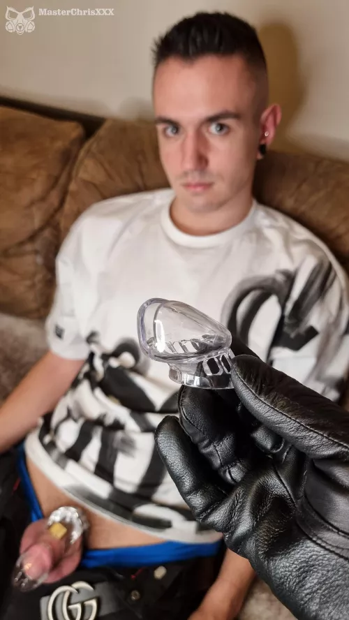 FINALLY! The new SMALL chastity has arrived! I'm replacing the old one with this small one today! Do you want he to get a massive edging in front of it? Write a comment! Follow me and join my world! 😈😏